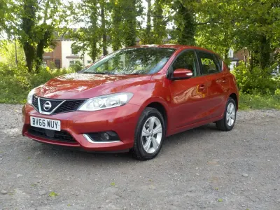 Używany Nissan Pulsar Acenta 115 KM (84 kW) 2016 Czerwony Hatchback