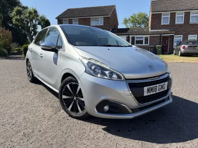 Used Peugeot 208 Allure Premium 82 HP (60 kW) 2018 Silver Hatchback