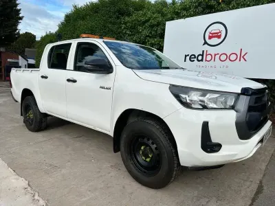 Used Toyota HiLux Active 150 HP (110 kW) 2021 White Pickup