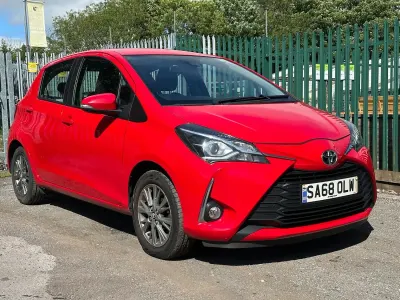Used Toyota Yaris 111 HP (81 kW) 2018 Red Hatchback