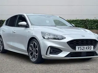 Usado Ford Focus ST-Line X 120 HP (88 kW) 2021 Prateado Citadino