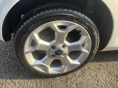 Used Ford Ka Titanium 69 HP (50 kW) 2014 White Hatchback