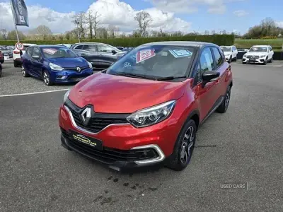 Used Renault Captur Iconic 90 HP (66 kW) 2019 Red/black SUV