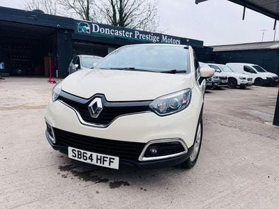 Used Renault Captur Dynamique 90 HP (66 kW) 2014 Cream SUV