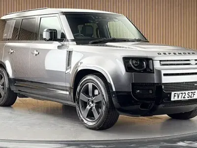 Used Land Rover Defender SE Dynamic 250 HP (183 kW) 2023 Eiger grey SUV