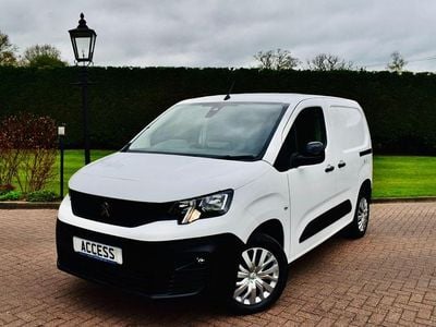 Used Peugeot Partner Premium 130 HP (95 kW) 2022 White MPV