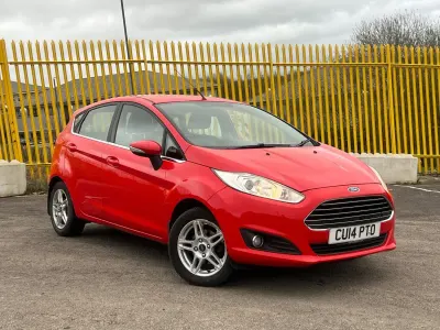 Usado Ford Fiesta Zetec 2014 Vermelho Citadino