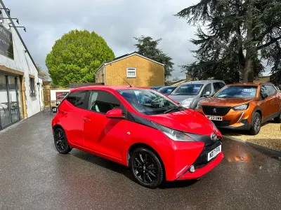 Begagnad Toyota Aygo x-style 69 HK (50 kW) 2017 Röd Halvkombi