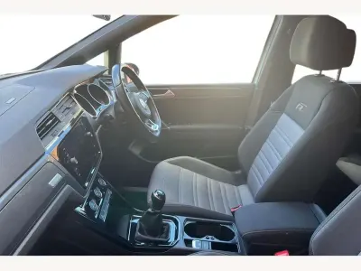 Begagnad VW Touran R-line 150 HK (110 kW) 2018 Vit Minibuss