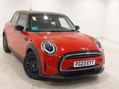 Begagnad Mini Cooper Classic 136 HK (100 kW) 2023 Röd Halvkombi