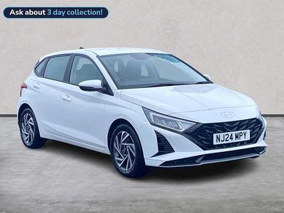 Used Hyundai i20 Advanced 100 HP (73 kW) 2024 White Hatchback