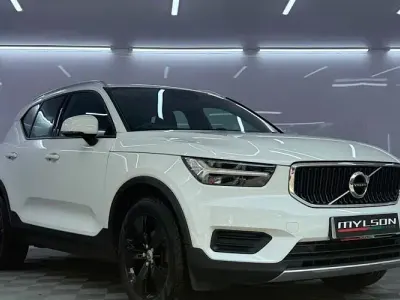 Used Volvo XC40 Momentum 163 HP (119 kW) 2021 White SUV