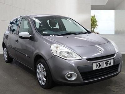Usado Renault Clio II 75 HP (55 kW) 2011 Cinzento Citadino