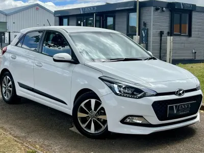 Used Hyundai i20 Premium 100 HP (73 kW) 2016 White Hatchback