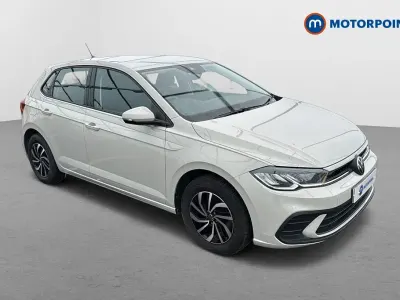 Begagnad VW Polo Life 2024 Grå Halvkombi