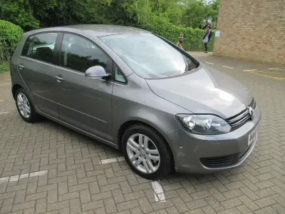 Usado VW Golf VI SE 105 HP (77 kW) 2011 Cinzento Citadino