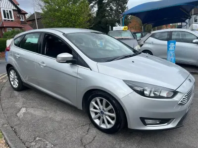Usado Ford Focus Titanium 125 HP (91 kW) 2015 Prateado Citadino