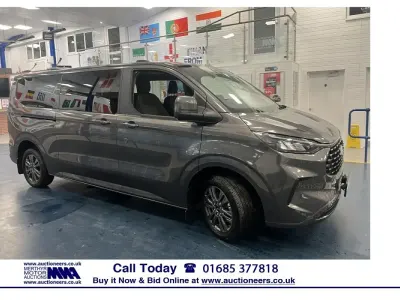 Begagnad Ford Tourneo Custom Titanium 150 HK (110 kW) 2024 Grå Van