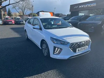 Begagnad Hyundai Ioniq Premium 141 HK (103 kW) 2021 Vit Halvkombi