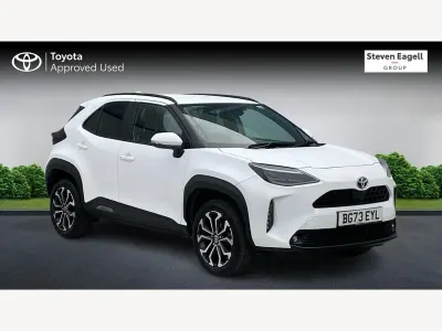 Used Toyota Yaris Hybrid Design 2023 White Hatchback
