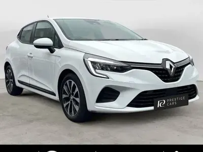 Used Renault Clio Iconic 90 HP (66 kW) 2022 White Hatchback
