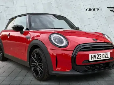 Usado Mini Cooper Exclusive 136 HP (100 kW) 2023 Vermelho Citadino