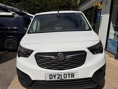 Second-hand Vauxhall Combo Edition 130 CP (95 kW) 2021 Alb Monovolum