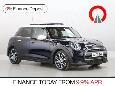 Usado Mini Cooper Exclusive 136 CV (100 kW) 2022 Azul Utilitario