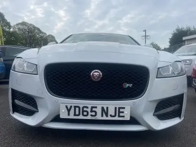 Gebraucht Jaguar XF R-Sport 180 PS (132 kW) 2015 Weiß Limousine