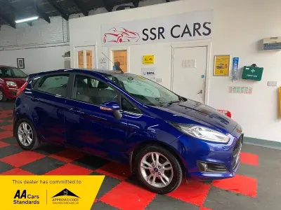 Begagnad Ford Fiesta Zetec 100 HK (73 kW) 2016 Blå Halvkombi