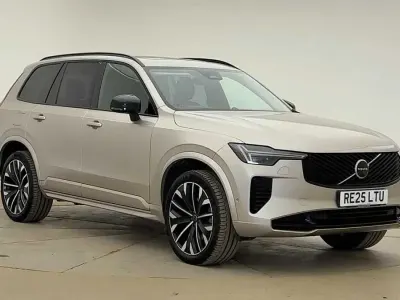 Usado Volvo XC90 Ultra 2025 Dorado SUV