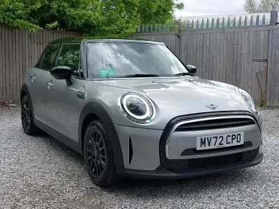 Używany Mini Cooper Classic 136 KM (100 kW) 2022 Srebrny Hatchback