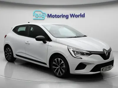 Used Renault Clio V Evolution 145 HP (106 kW) 2023 White Hatchback