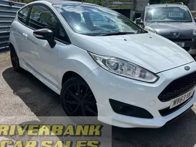 Used Ford Fiesta Zetec 125 HP (91 kW) 2013 White Hatchback
