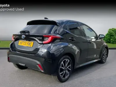 Usado Toyota Yaris Hybrid Design 116 HP (85 kW) 2023 Preto Citadino