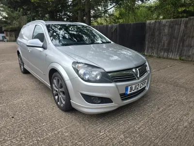 Second-hand Vauxhall Astra Sportive 2012 Argintiu Van