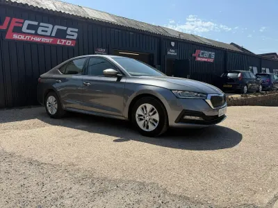 Usado Skoda Octavia SE Technology 116 CV (85 kW) 2023 Gris Utilitario