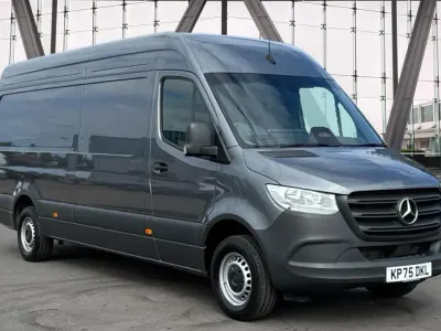 Używany Mercedes Sprinter 150 KM (110 kW) 2025 Szary Van
