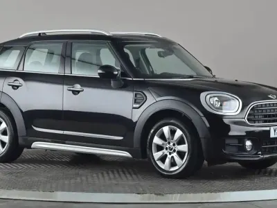 Usado Mini Cooper D Chili 150 CV (110 kW) 2017 Negro Utilitario