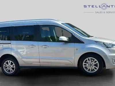 Begagnad Ford Tourneo Titanium 118 HK (86 kW) 2021 Grå Minibuss