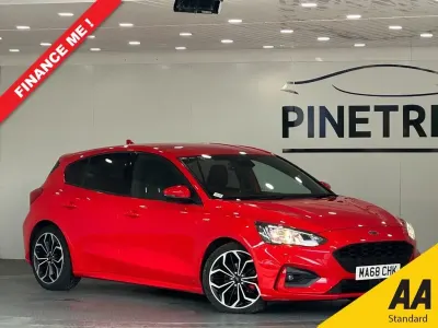 Begagnad Ford Focus ST-Line X 120 HK (88 kW) 2018 Röd Halvkombi