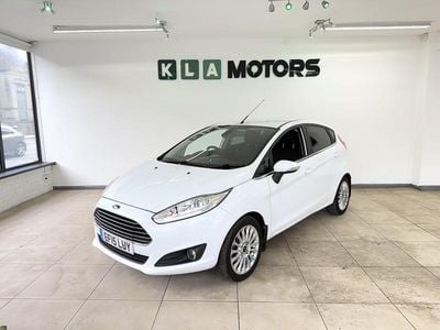 Used Ford Fiesta Titanium 125 HP (91 kW) 2015 White Hatchback