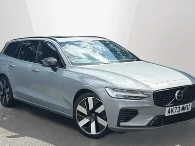 Usado Volvo V60 Ultimate 455 HP (334 kW) 2023 Cinzento Carrinha