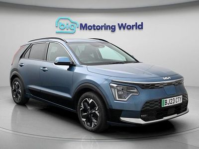Begagnad Kia e-Niro 147 kW (201 HK) 2023 Blå SUV