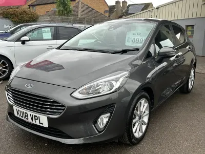 Usado Ford Fiesta Titanium 100 HP (73 kW) 2018 Cinzento Citadino