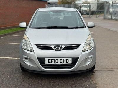 Used Hyundai i20 Comfort 77 HP (56 kW) 2010 Silver Hatchback