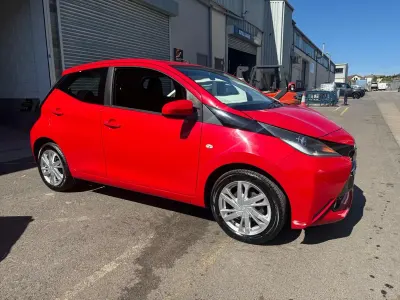 Used Toyota Aygo x-press 69 HP (50 kW) 2015 Red Hatchback