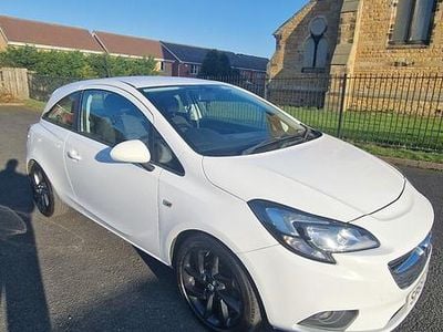 Used Vauxhall Corsa Design Edition 70 HP (51 kW) 2015 White Hatchback