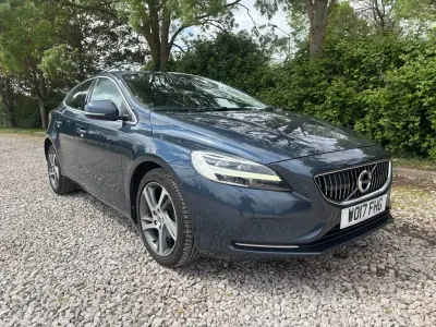 Used Volvo V40 Inscription 120 HP (88 kW) 2017 Blue Hatchback