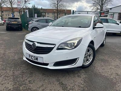 Used Vauxhall Insignia Design Edition 140 HP (102 kW) 2015 White Hatchback